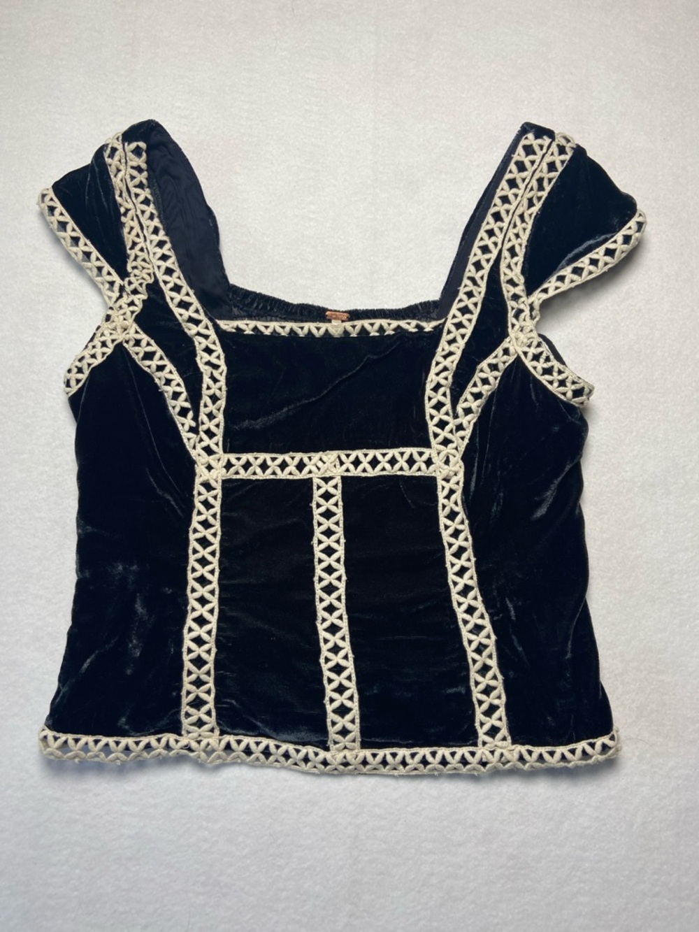 Free People Tyler Velvet‎ Smocked Black Cropped Top NWT XS Crochet Ren Faire - Picture 3 of 16